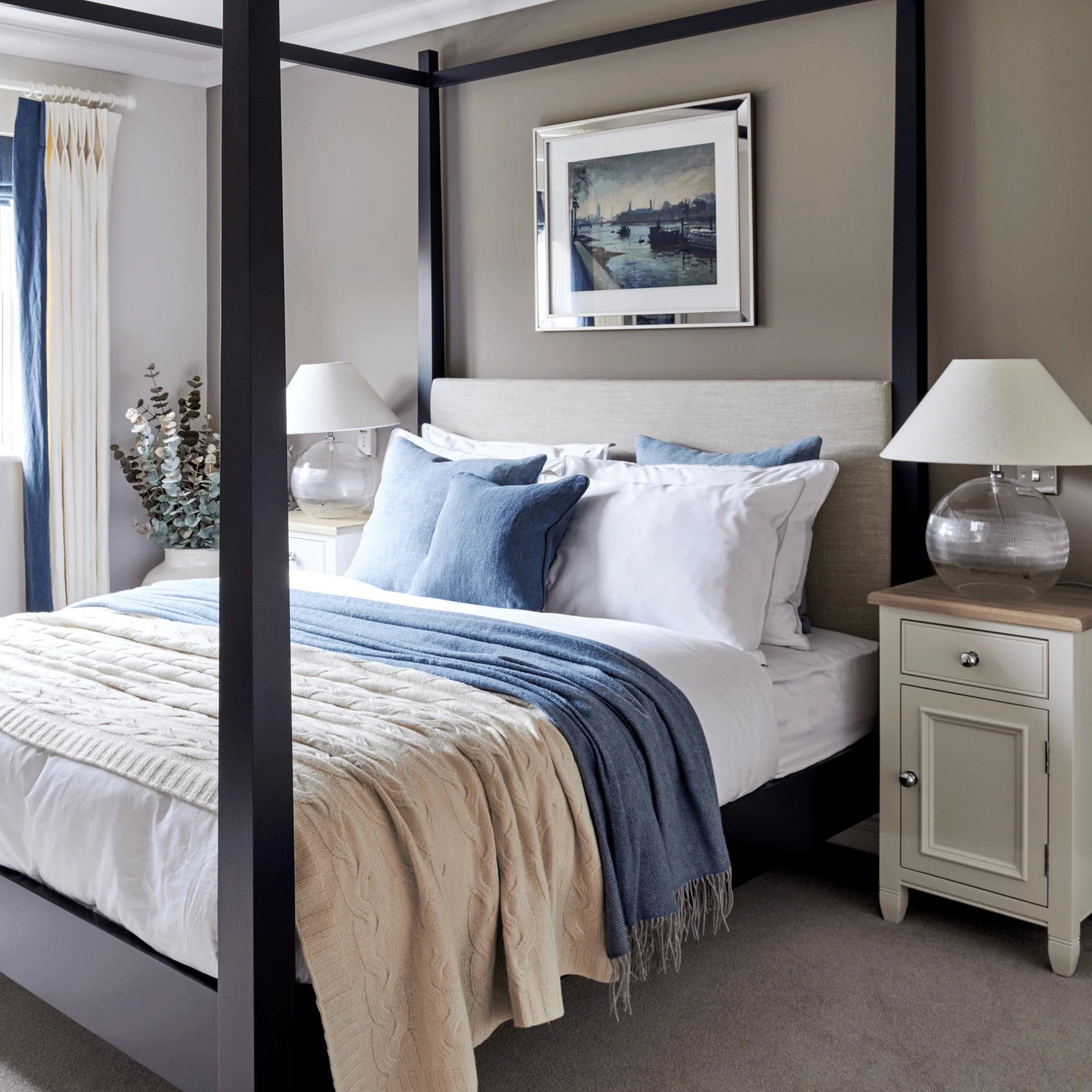 Chichester Bedside Cabinet - Image 9