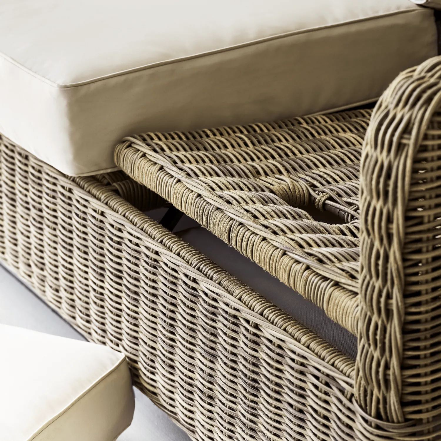Compton 5 Seater Wicker Garden Sofa & Armchair Set with Coffee Table - Image 17