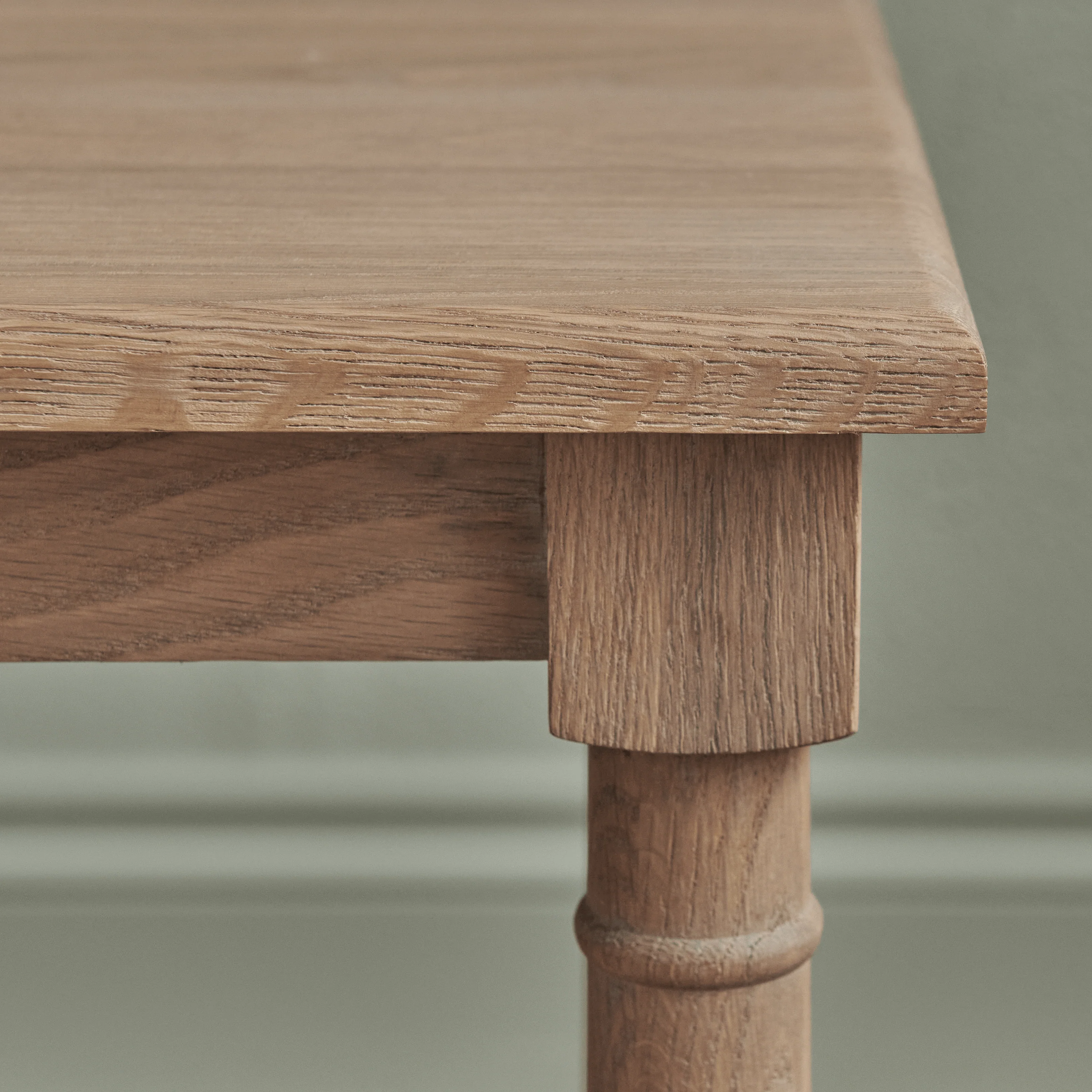 Edinburgh Square Oak Side Table - Image 4