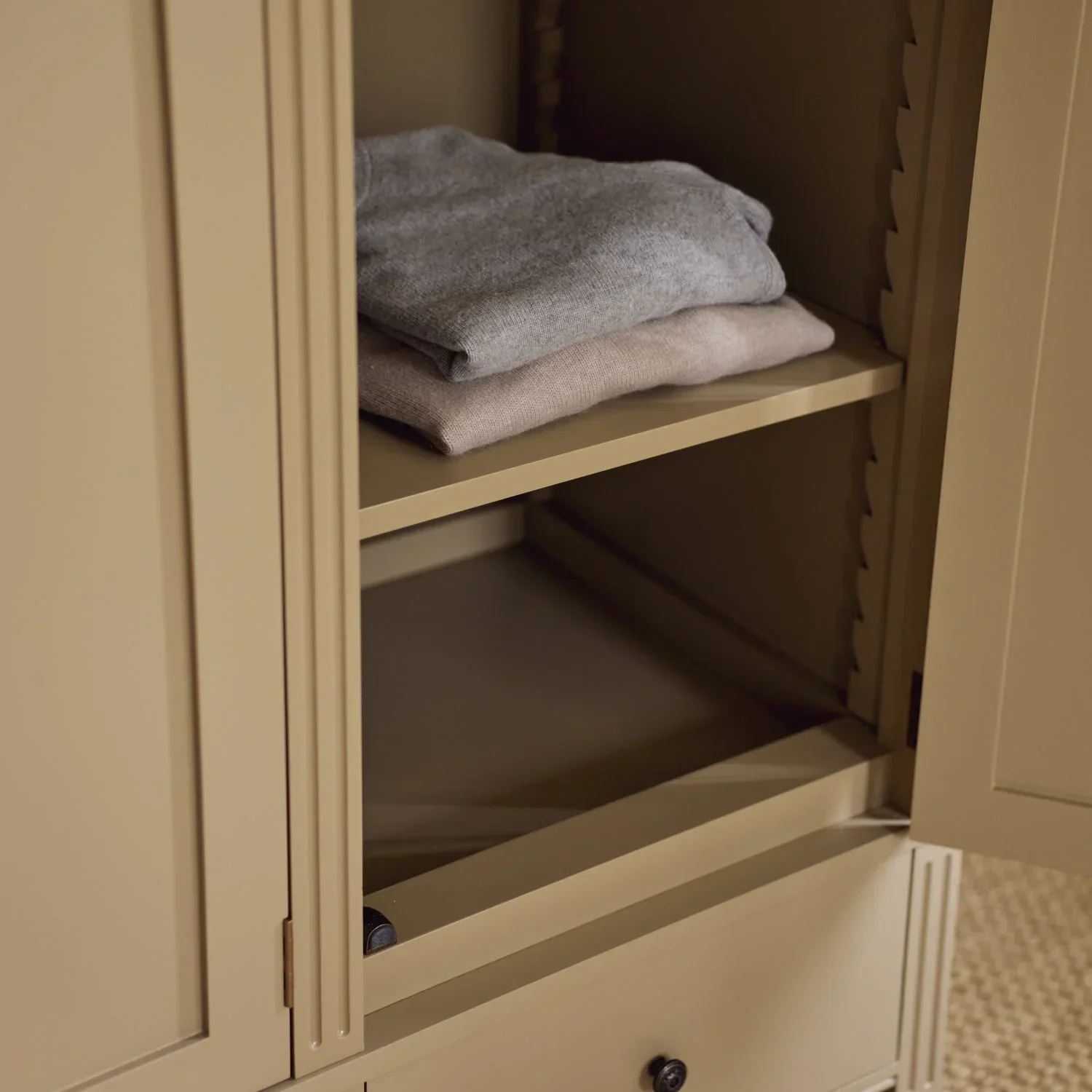 Larsson Triple Wardrobe, 170cm - Image 6