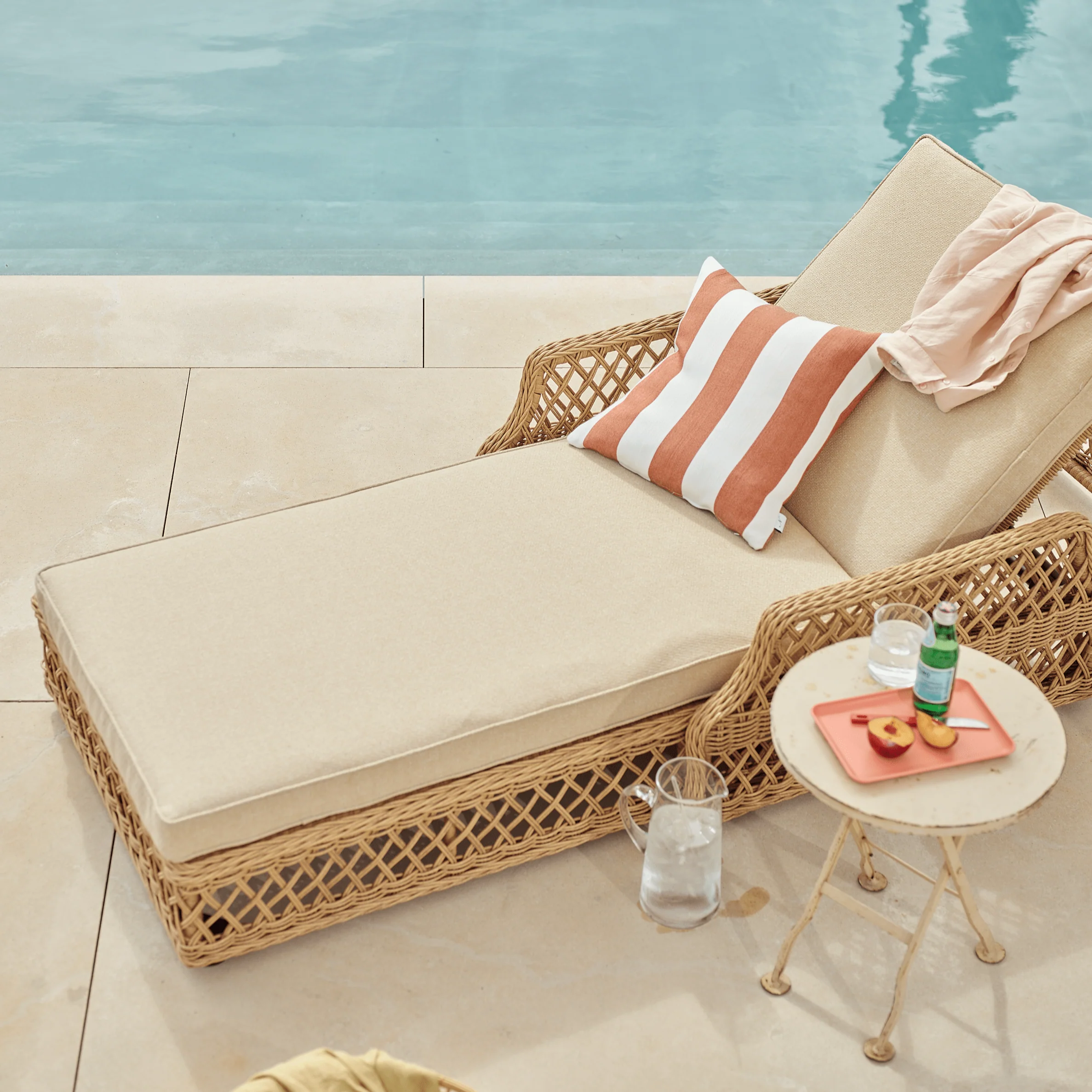 Longmeadow Wicker Sun Lounger - Image 4
