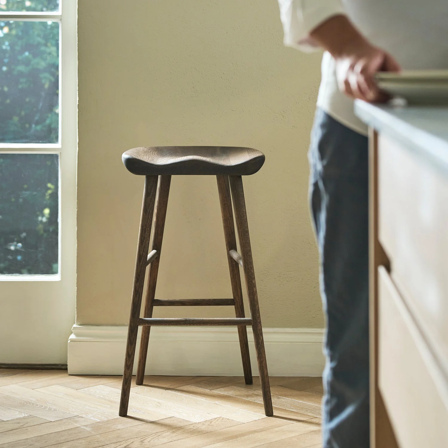 Ludlow Oak Bar Stool, Darkened Oak - Image 3
