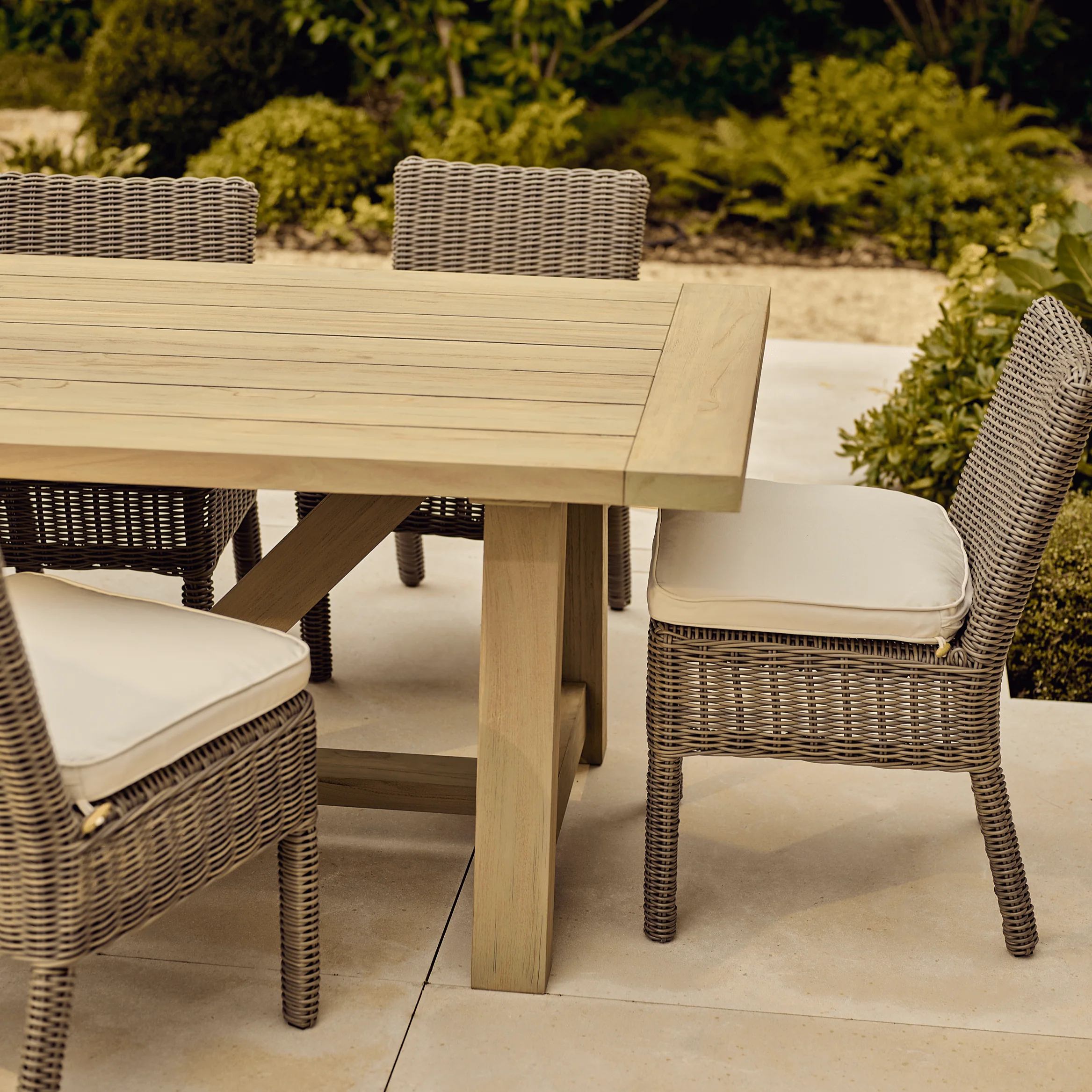 Stanway 10 Seater Teak Garden Dining Set with Toulston Chairs - Image 2