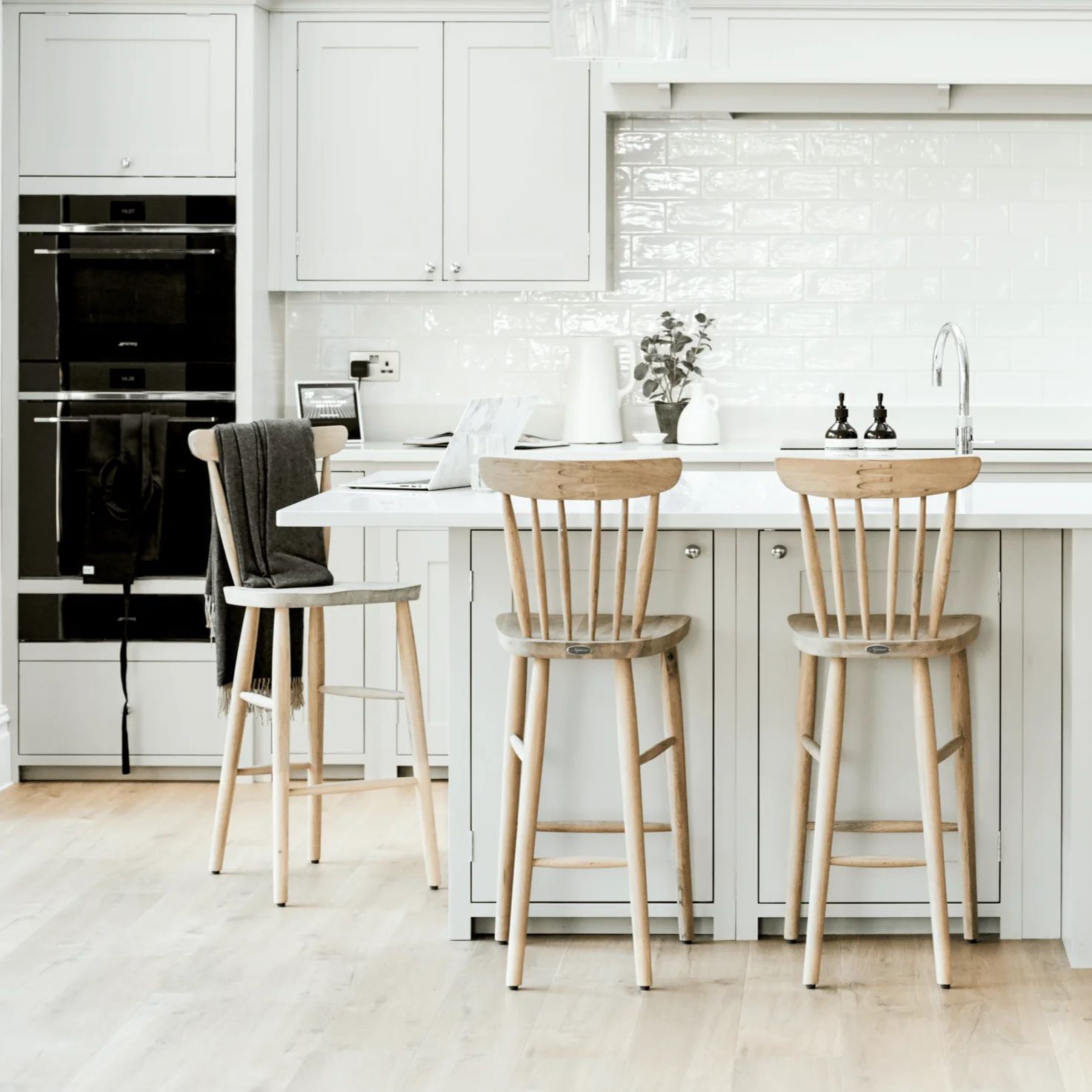 Wardley Oak Bar Stool - Image 2